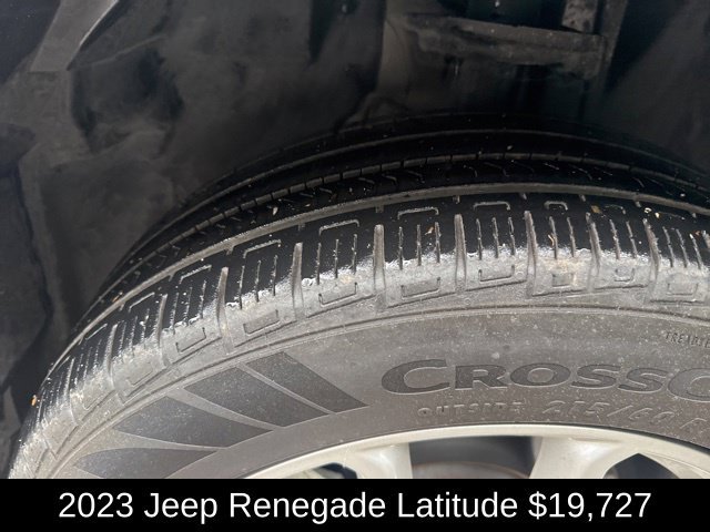 Used 2023 Graphite Gray Jeep Latitude image 10