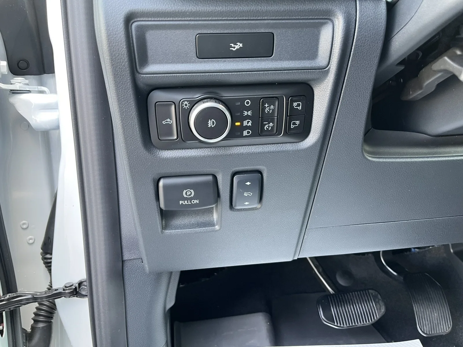 New 2026 Star White Metallic Tri-Coat Ford Lariat® image 17