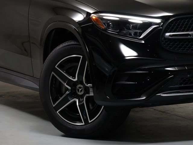 New 2026 Black Mercedes-Benz GLC 300 image 3