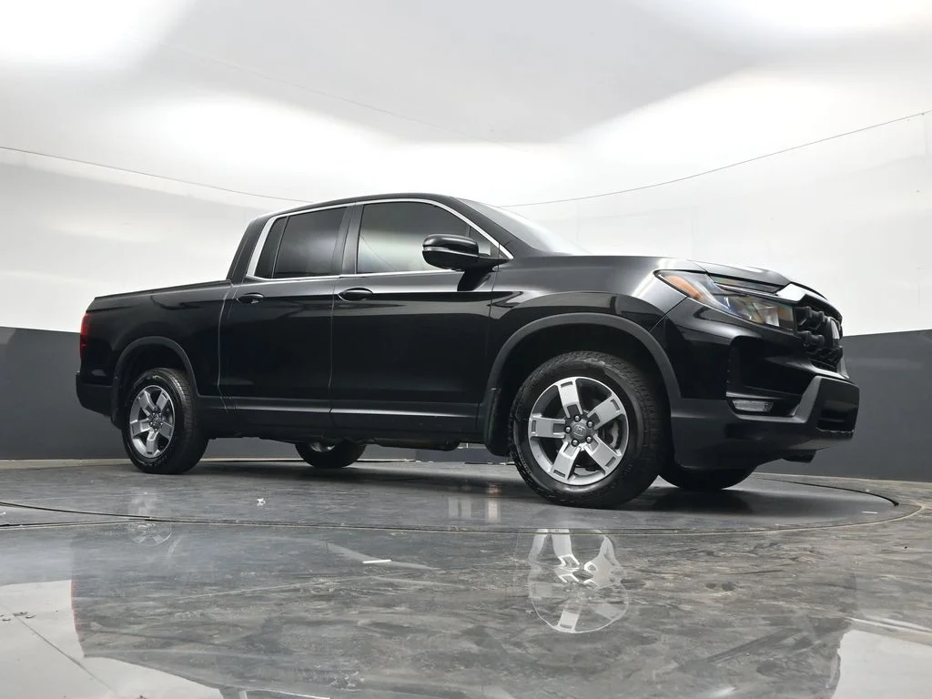 Certified Used 2024 Crystal Black Pearl Honda RTL image 32