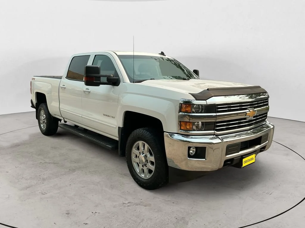 Used 2015 SUMMIT WHITE Chevrolet LT image 3