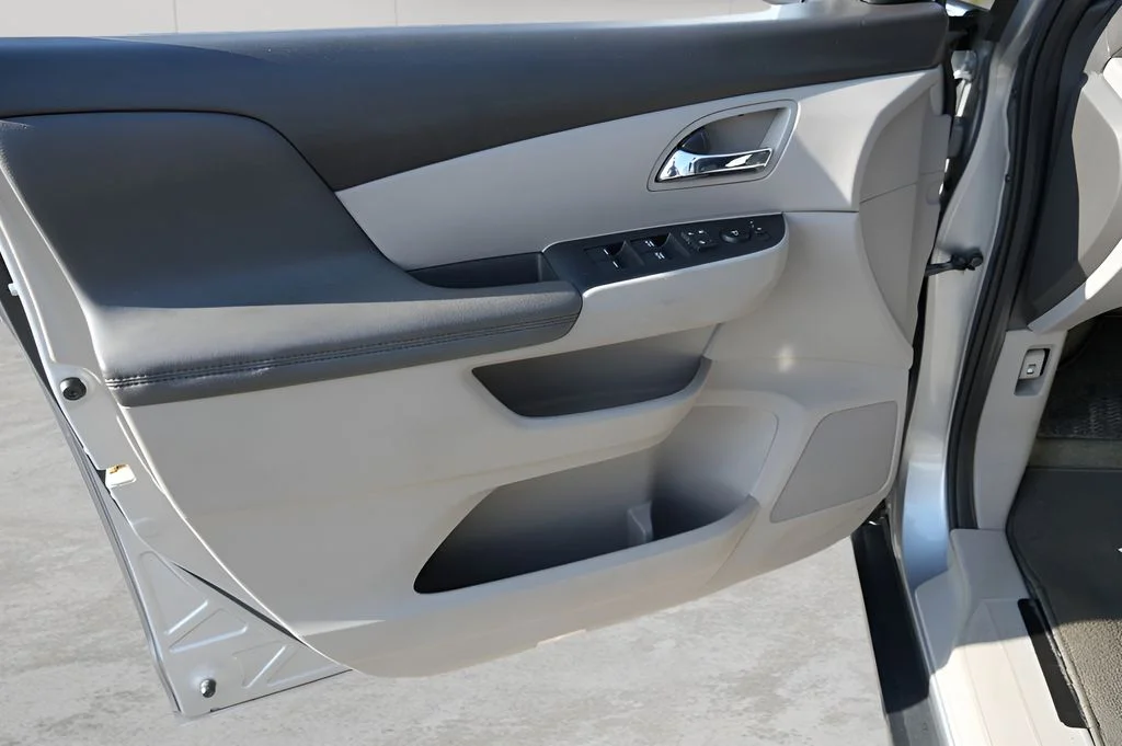 Used 2016 Silver Honda EX-L image 17