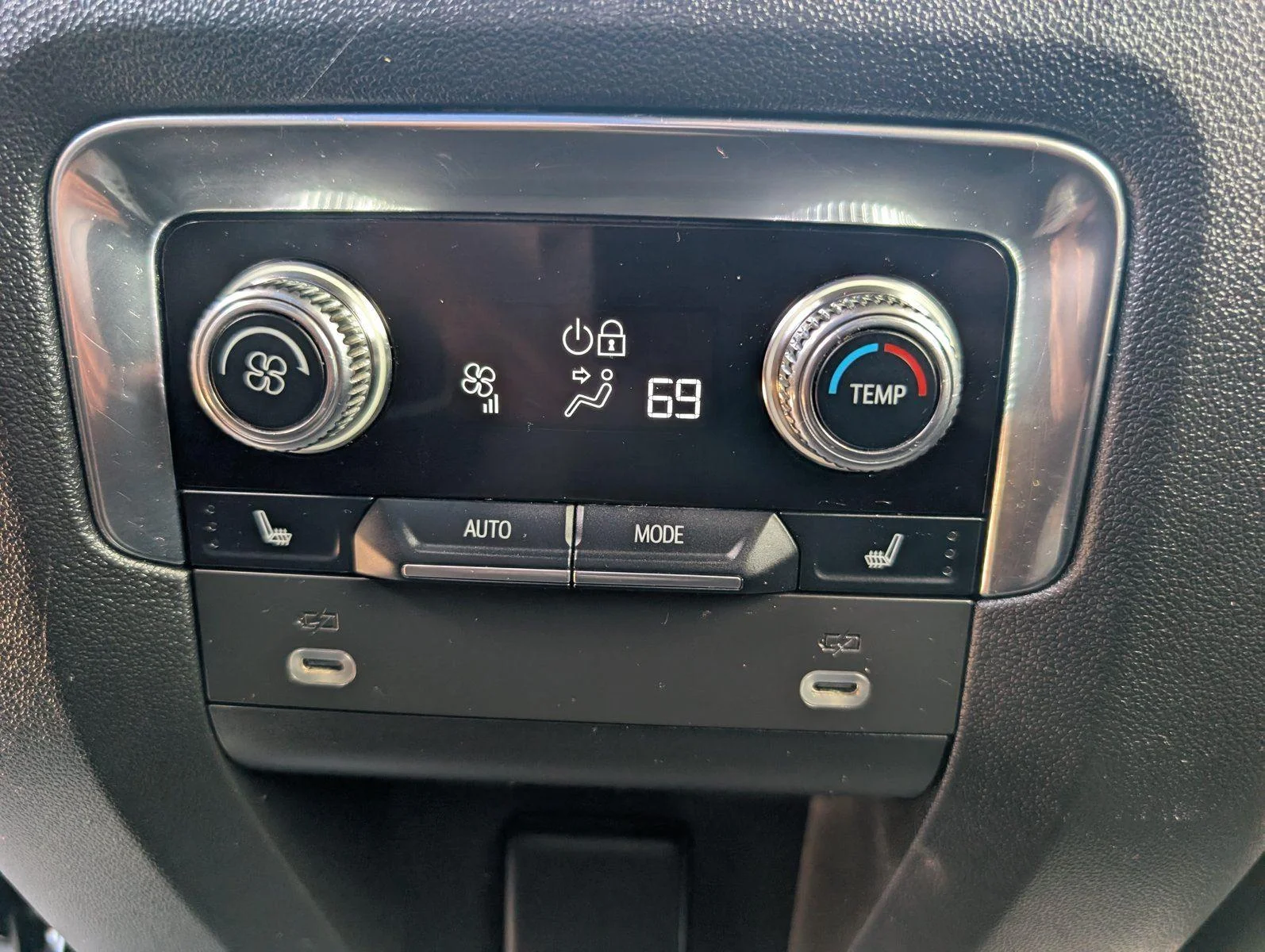Used 2023 Sterling Metallic GMC AT4 image 36