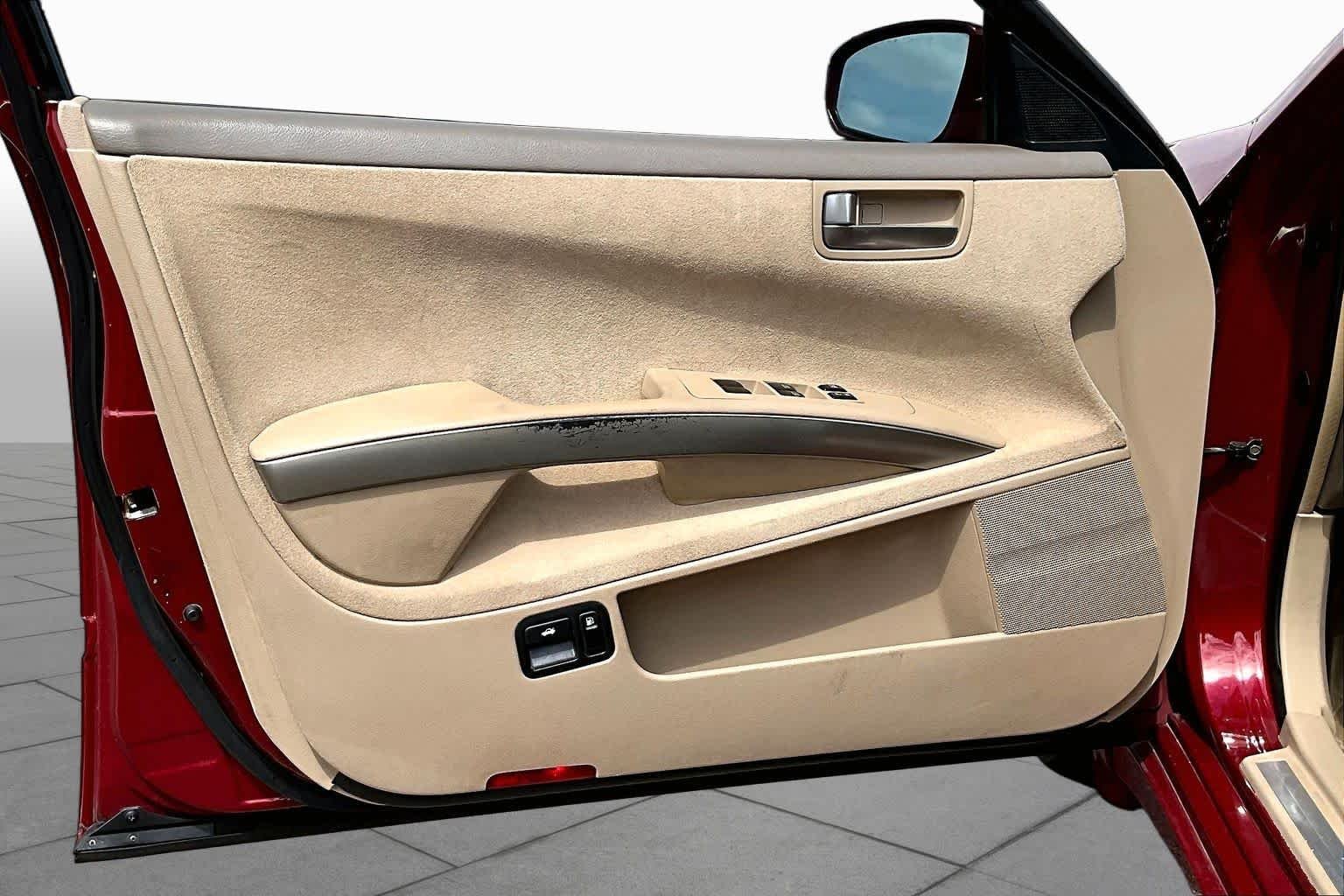 Used 2004 Red Opulence Metallic Nissan SE image 21