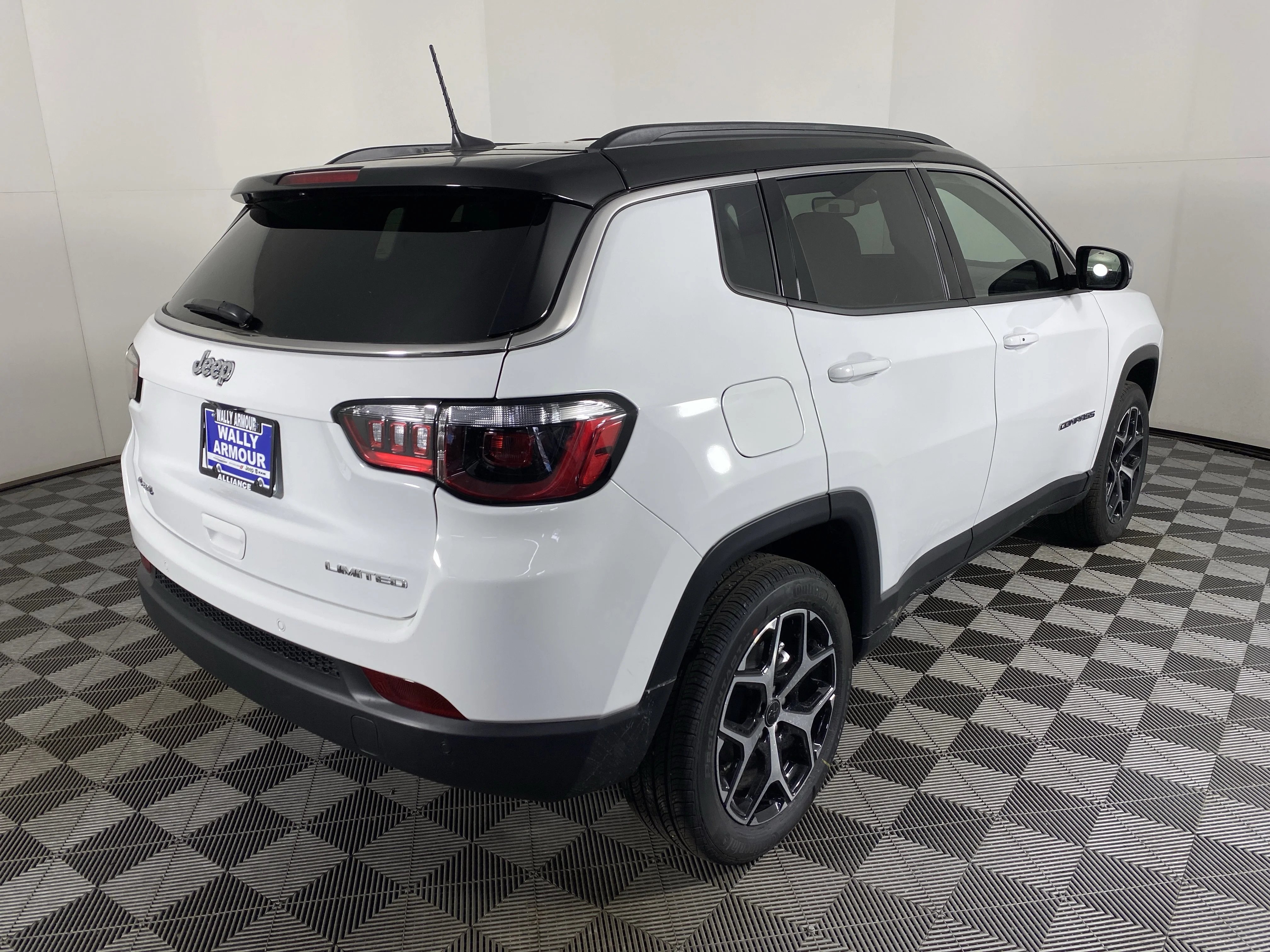 New 2026 Bright White Clear-Coat Exterior Paint Jeep Limited image 6
