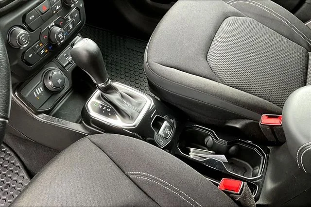 Used 2022 Blue Jeep Altitude image 17
