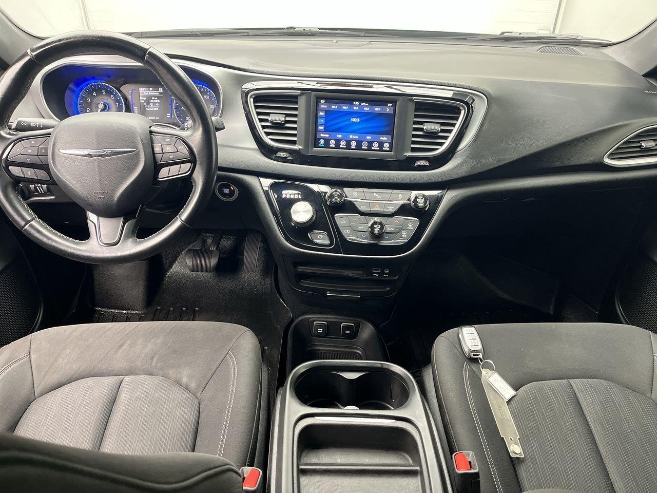 Used 2018 Brilliant Black Crystal Pearlcoat Chrysler Touring Plus image 4