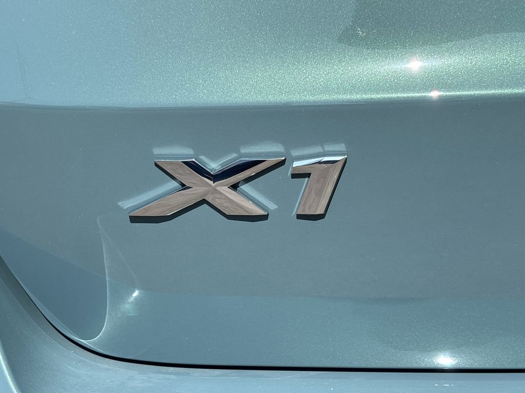 New 2027 Cape York Green Metallic BMW xDrive28i image 11