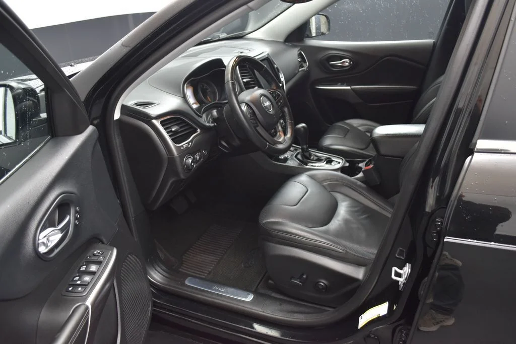 Used 2019 Black Jeep Overland image 20