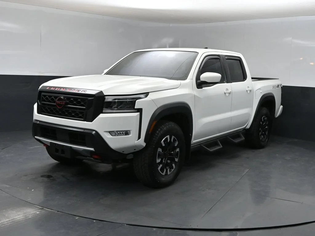 Used 2024 White Nissan PRO-4X image 5