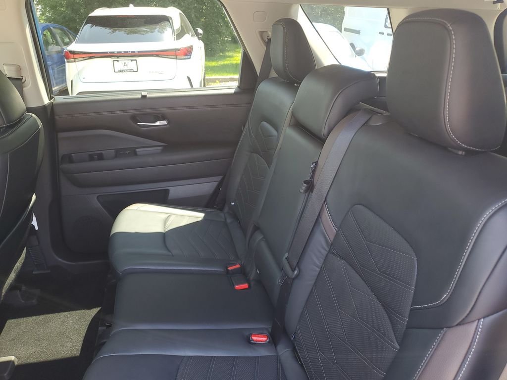 Used 2022 Solid Gray/Super Black Nissan Platinum image 28