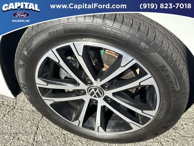 Used 2025 White Volkswagen 1.5T Sport image 13