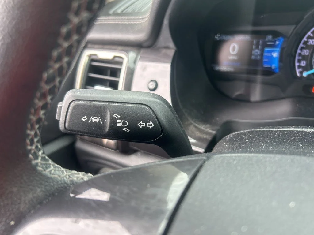 Used 2019 Lightning Blue Ford Lariat image 6
