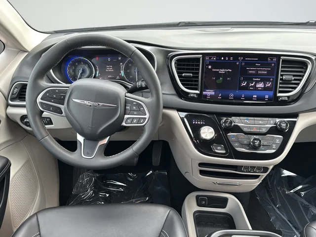 Used 2024 White Chrysler Touring L image 11