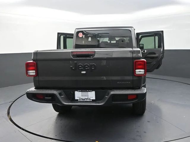New 2026 Granite Crystal Metallic Clear-Coat Exterior Paint Jeep Sahara image 34