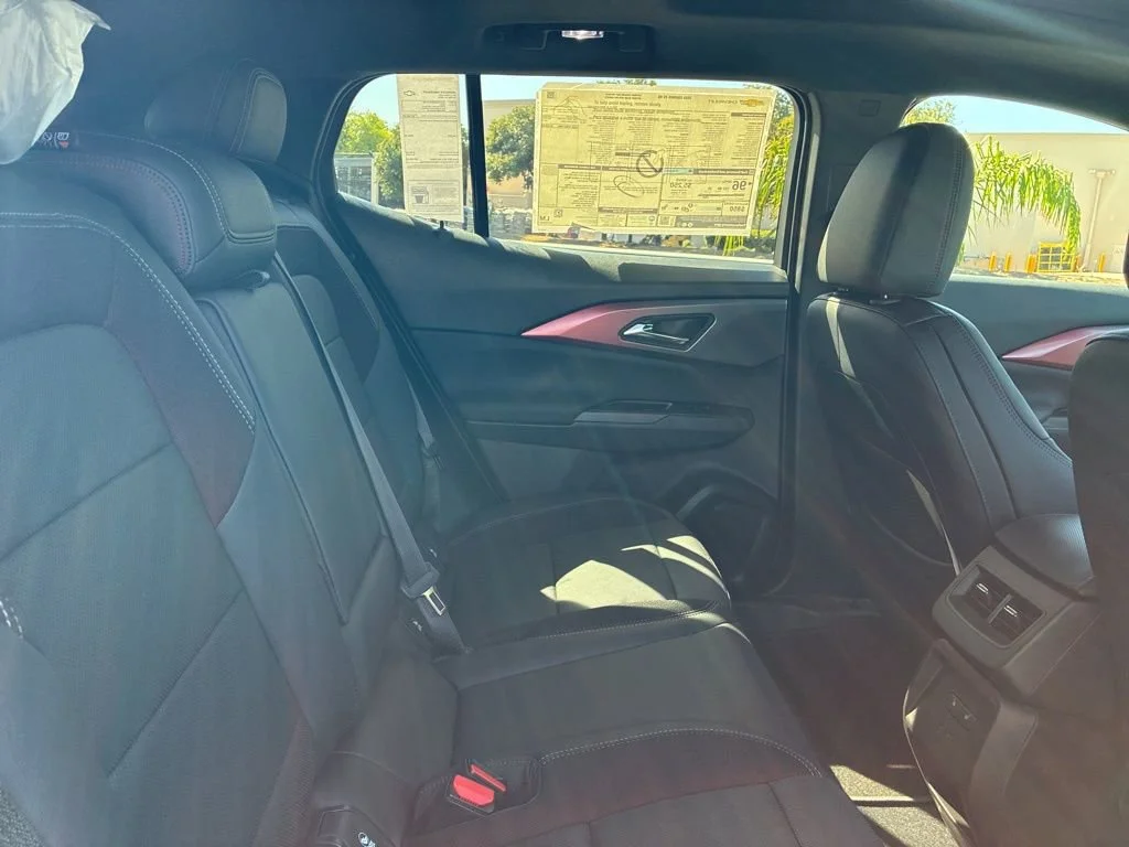 2025 Chevrolet Equinox EV RS - Photo 25