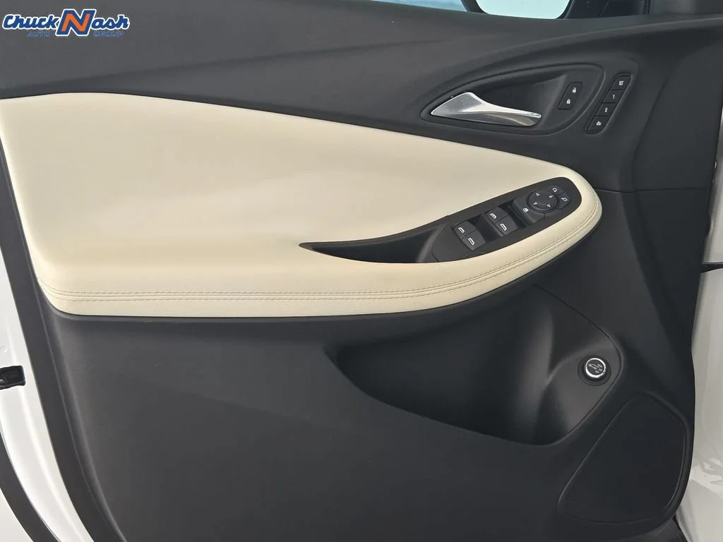 Used 2022 SUMMIT WHITE Buick Essence image 26