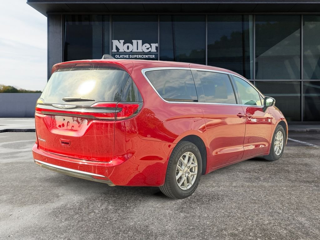 Used 2025 Chrysler Pacifica Select with VIN 2C4RC1BGXSR545582 for sale in Kansas City