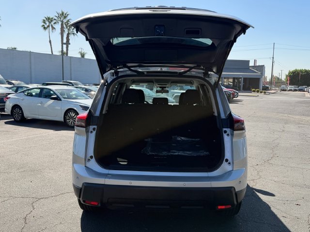 Used 2024 Silver Nissan S image 7