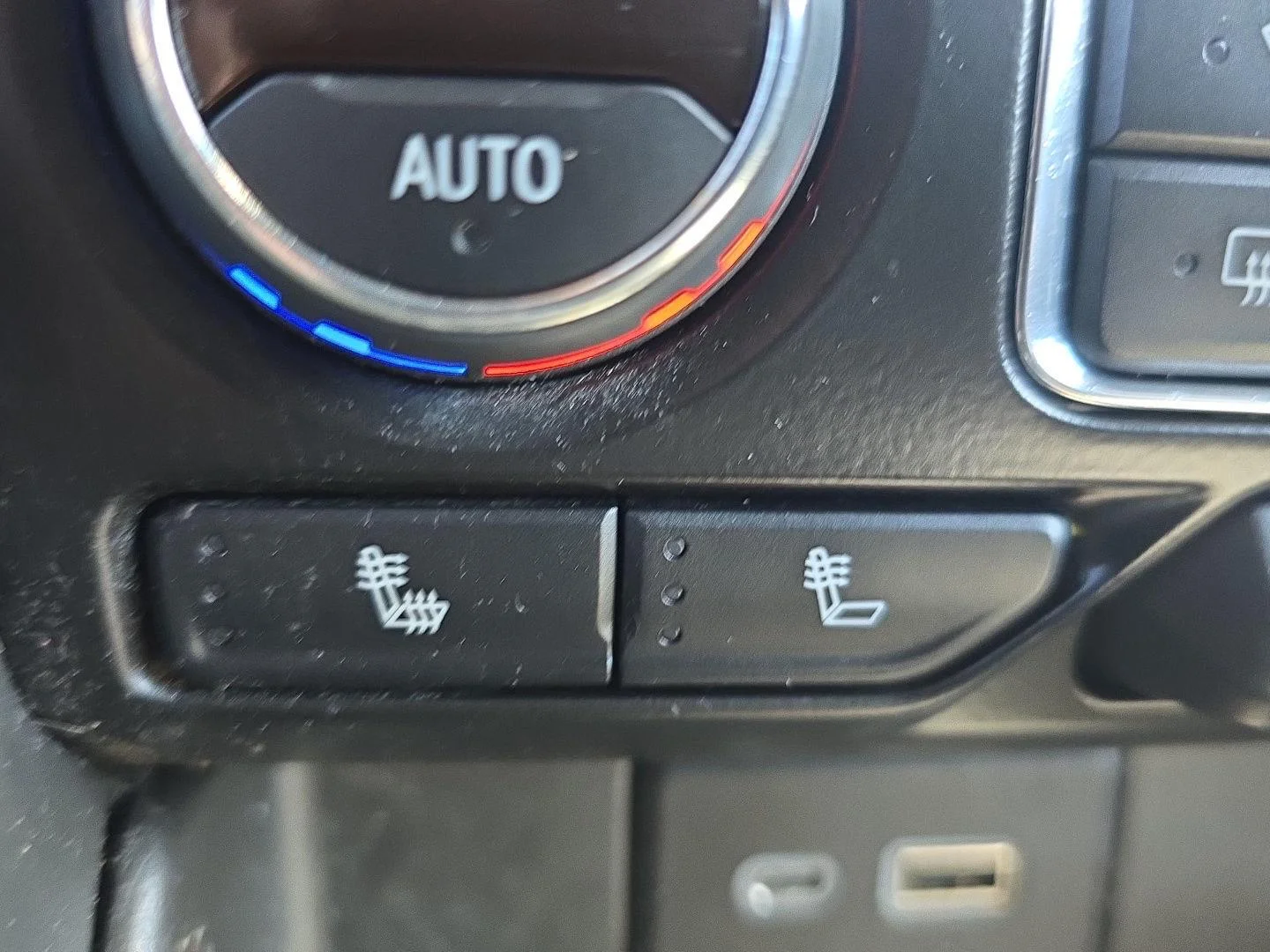 Used 2021 Summit White Chevrolet Z71 image 22