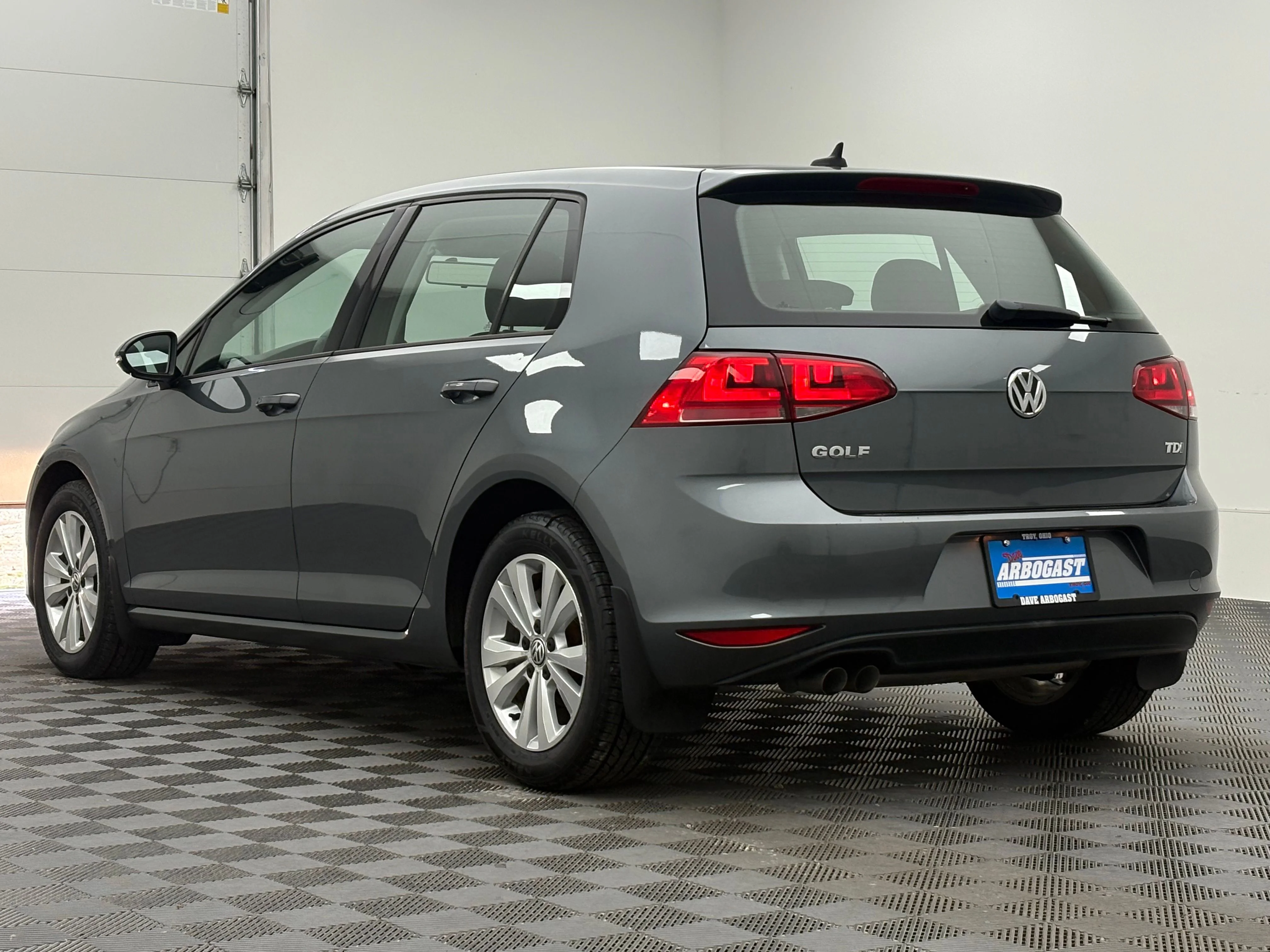 Used 2015 Platinum Gray Metallic Volkswagen TDI S 4-Door image 8