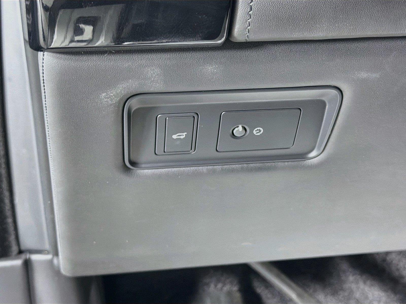 Used 2021 Scafell Grey Satin Land Rover SV Autobiography Dynamic image 10