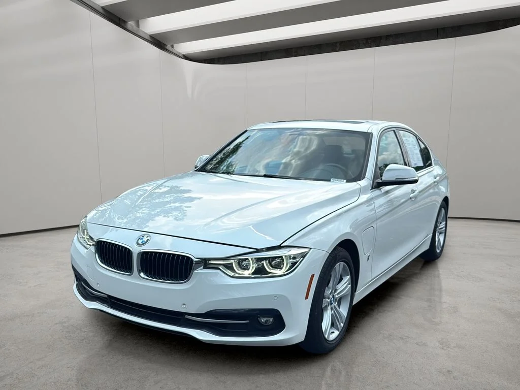 Used 2018 Alpine White BMW 330e iPerformance image 1
