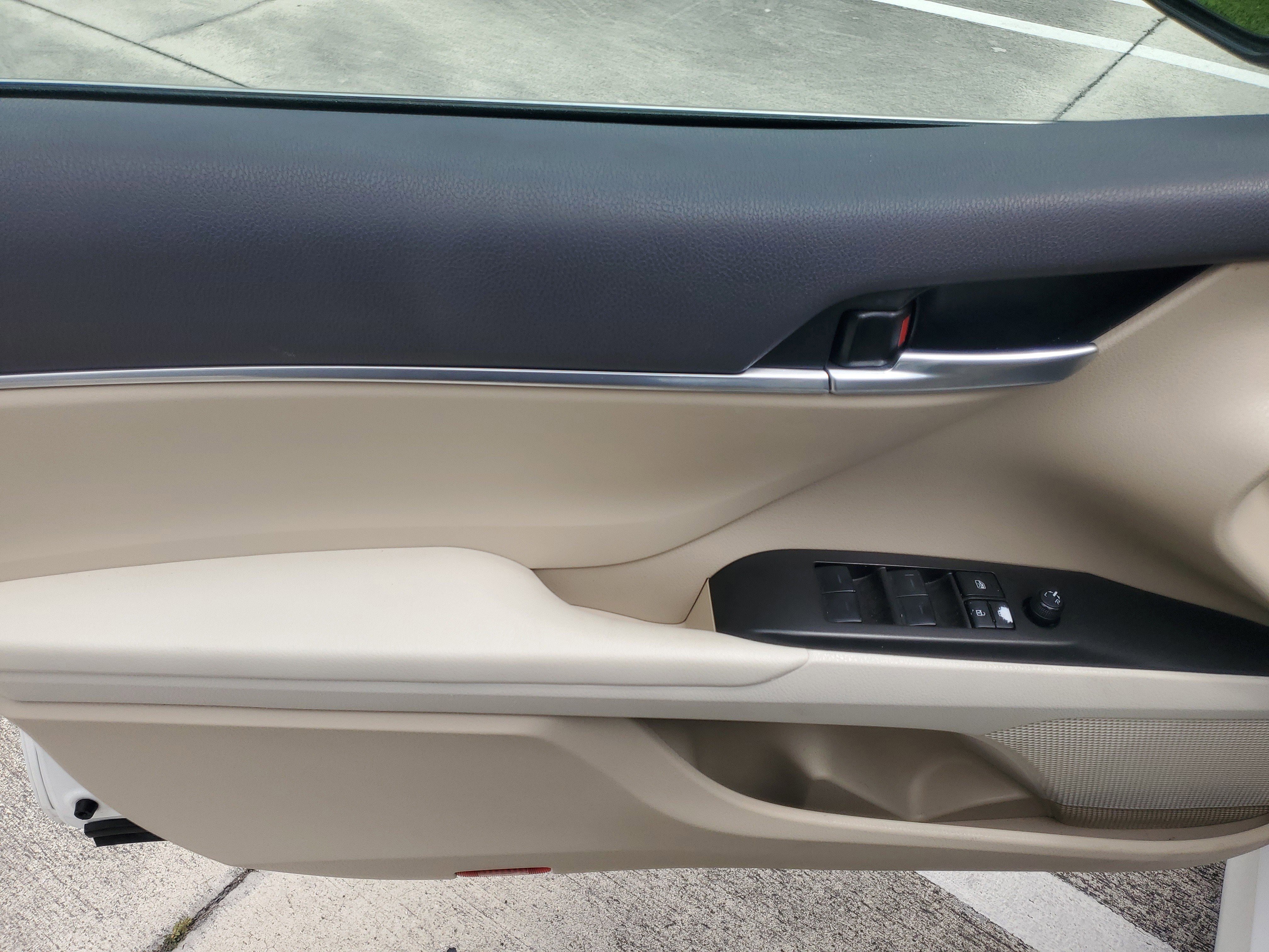 Used 2023 Ice Toyota LE image 18