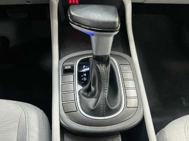 Used 2025 Cyber Gray Metallic Hyundai SEL image 28