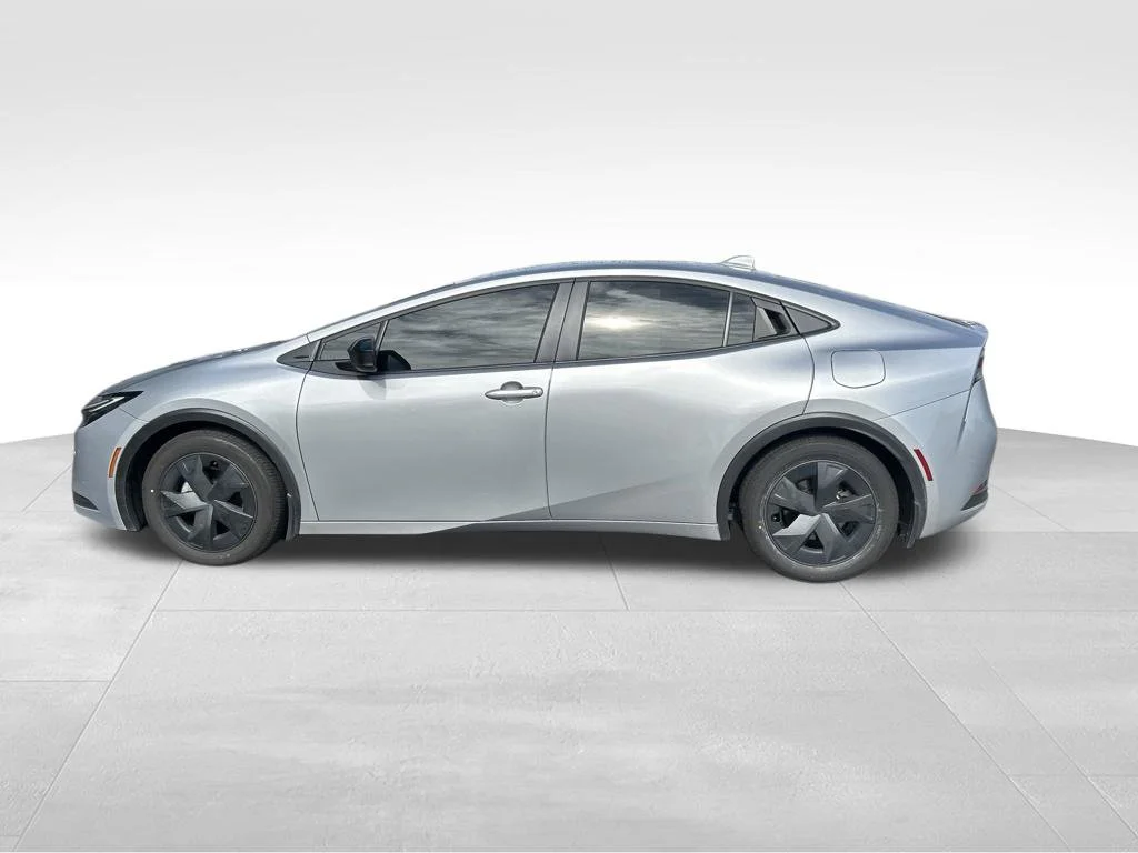 Certified Used 2024  Toyota LE image 2
