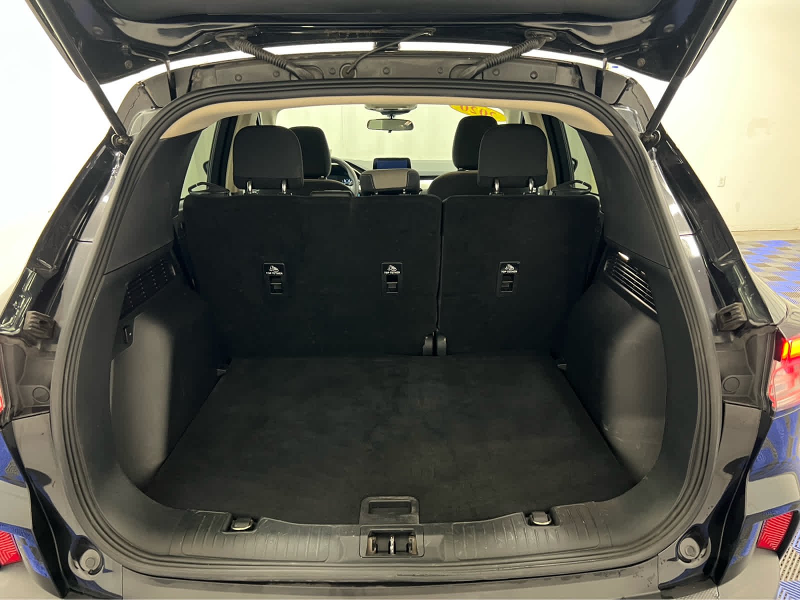 Used 2020 Agate Black Ford SE image 7