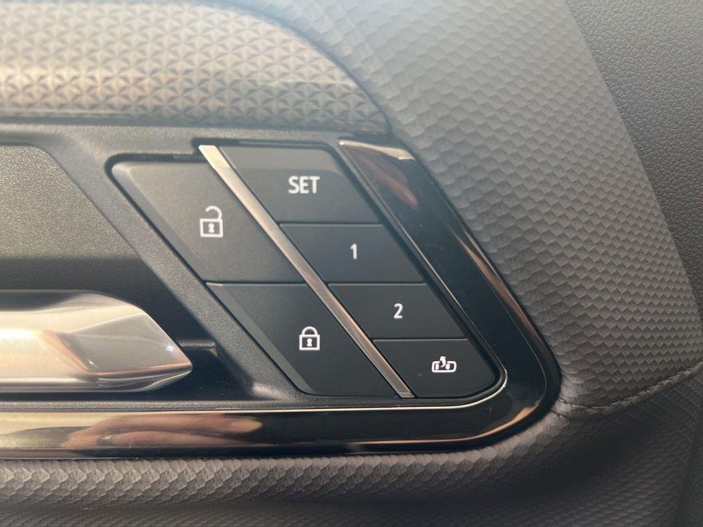 Used 2025 Summit White Chevrolet ZR2 image 9