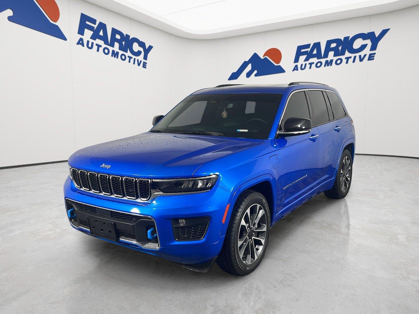 Used 2023 Hydro Blue Pearlcoat Jeep Overland image 2