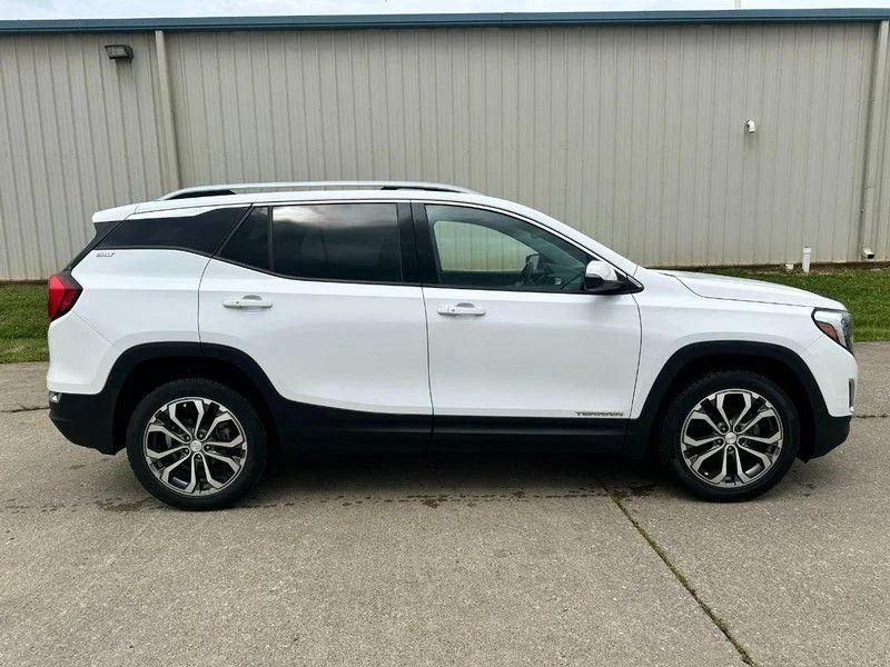 Used 2021 White GMC SLT image 2