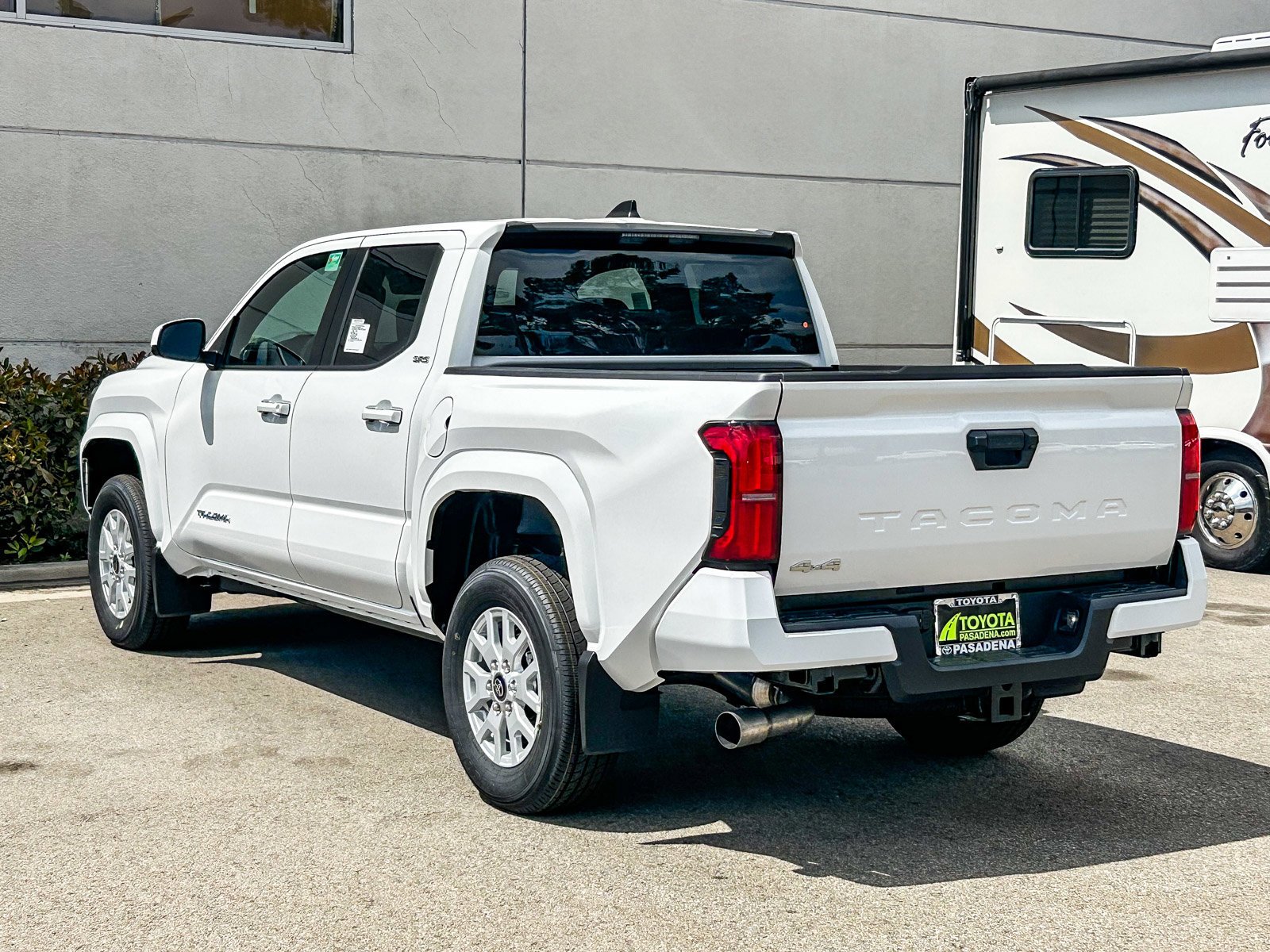 2026 Toyota Tacoma SR5 - Photo 8