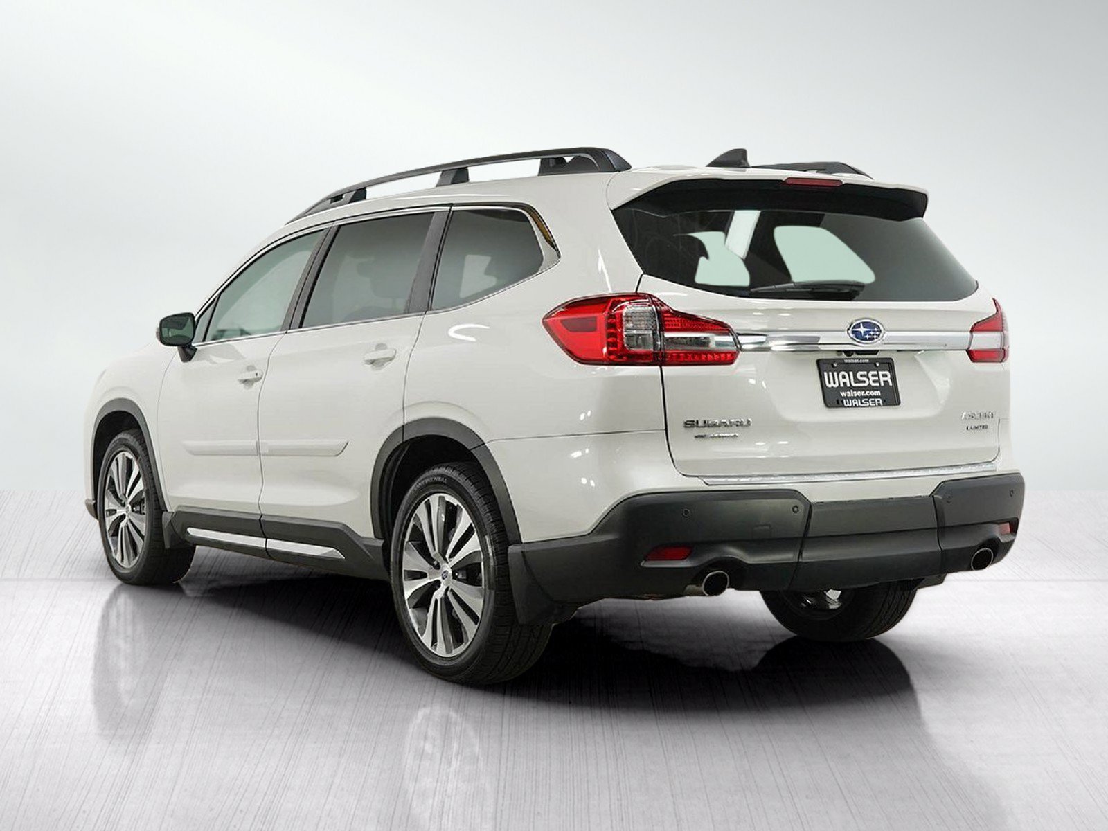 Used 2021 Crystal White Pearl Subaru Limited image 4