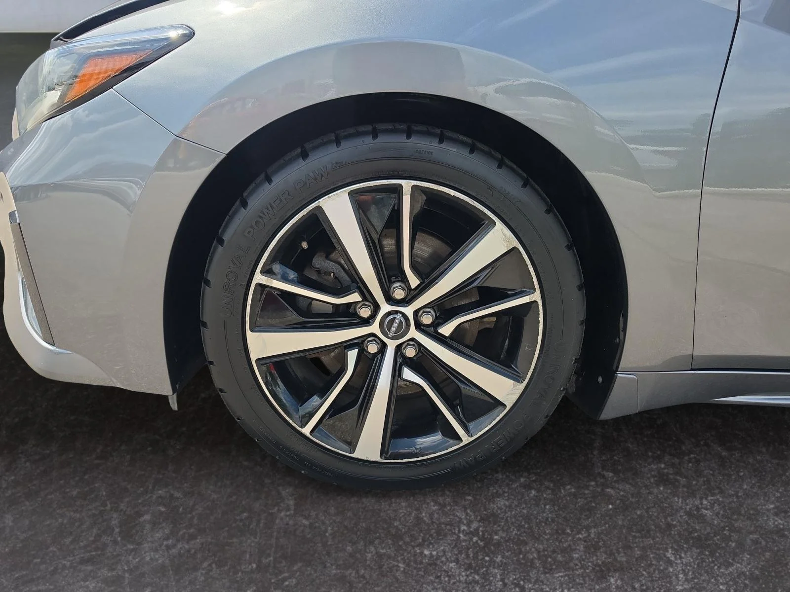Used 2023 GRAY NISSAN SL SEDAN image 27