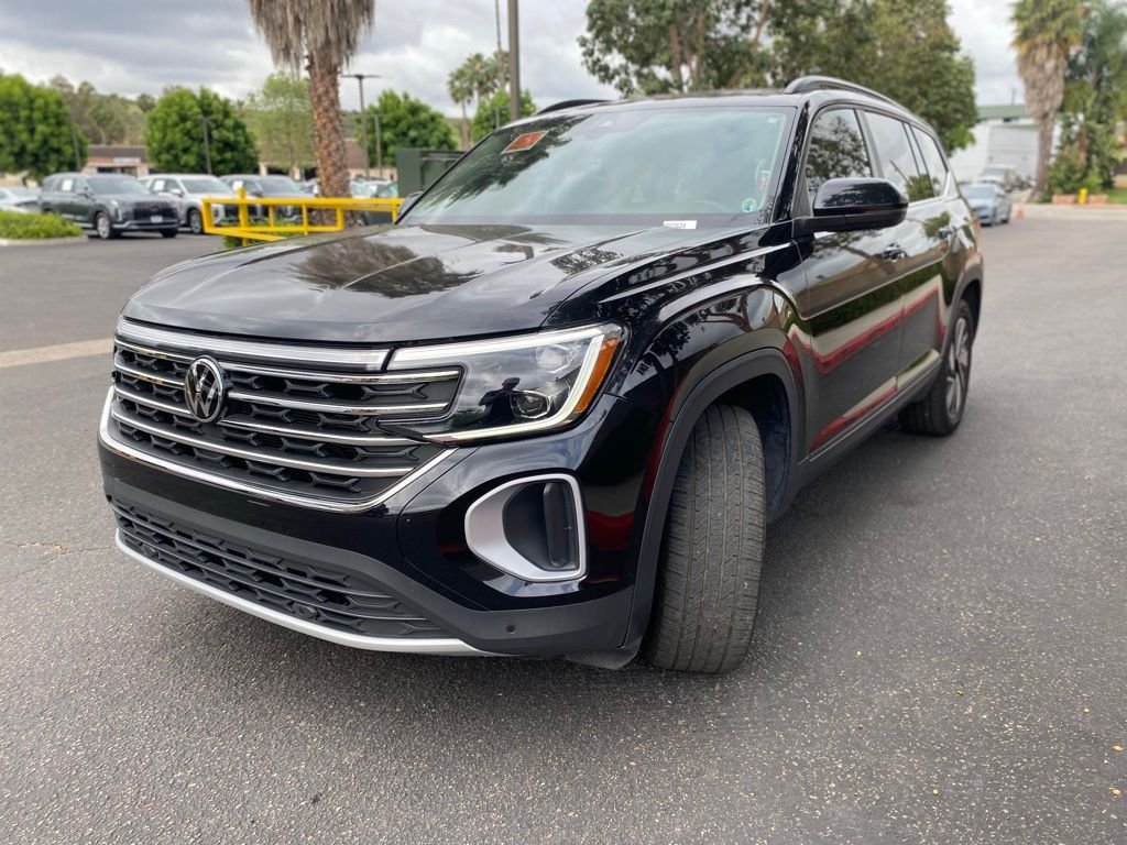 Used 2024 Black Volkswagen 2.0T SE w/Technology image 5