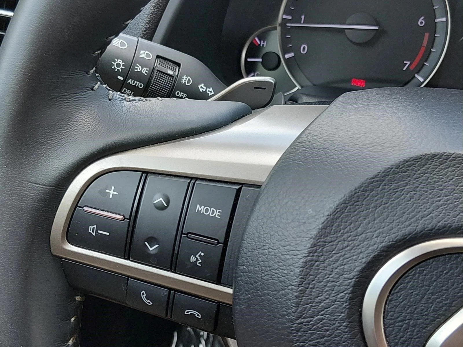 Used 2022 Atomic Silver Lexus RX 350 image 28