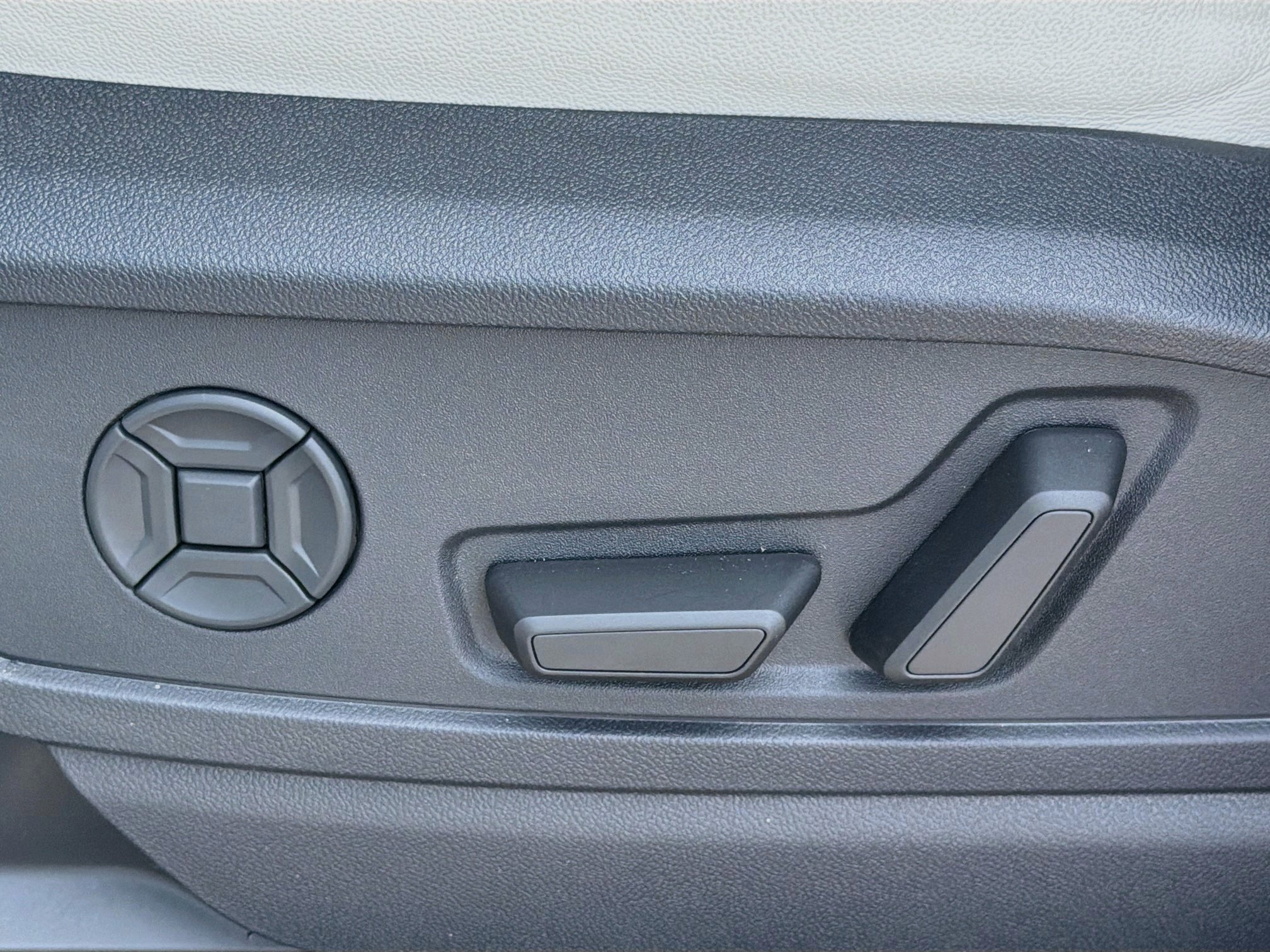 New 2026 Glacier White Metallic Audi Premium Plus image 23