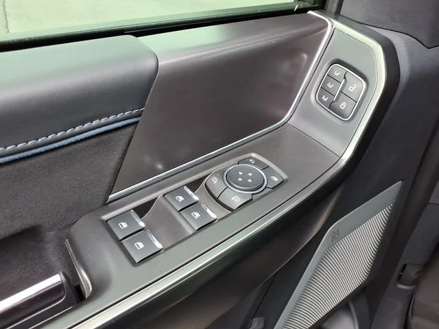 Used 2024 White Ford Platinum image 25