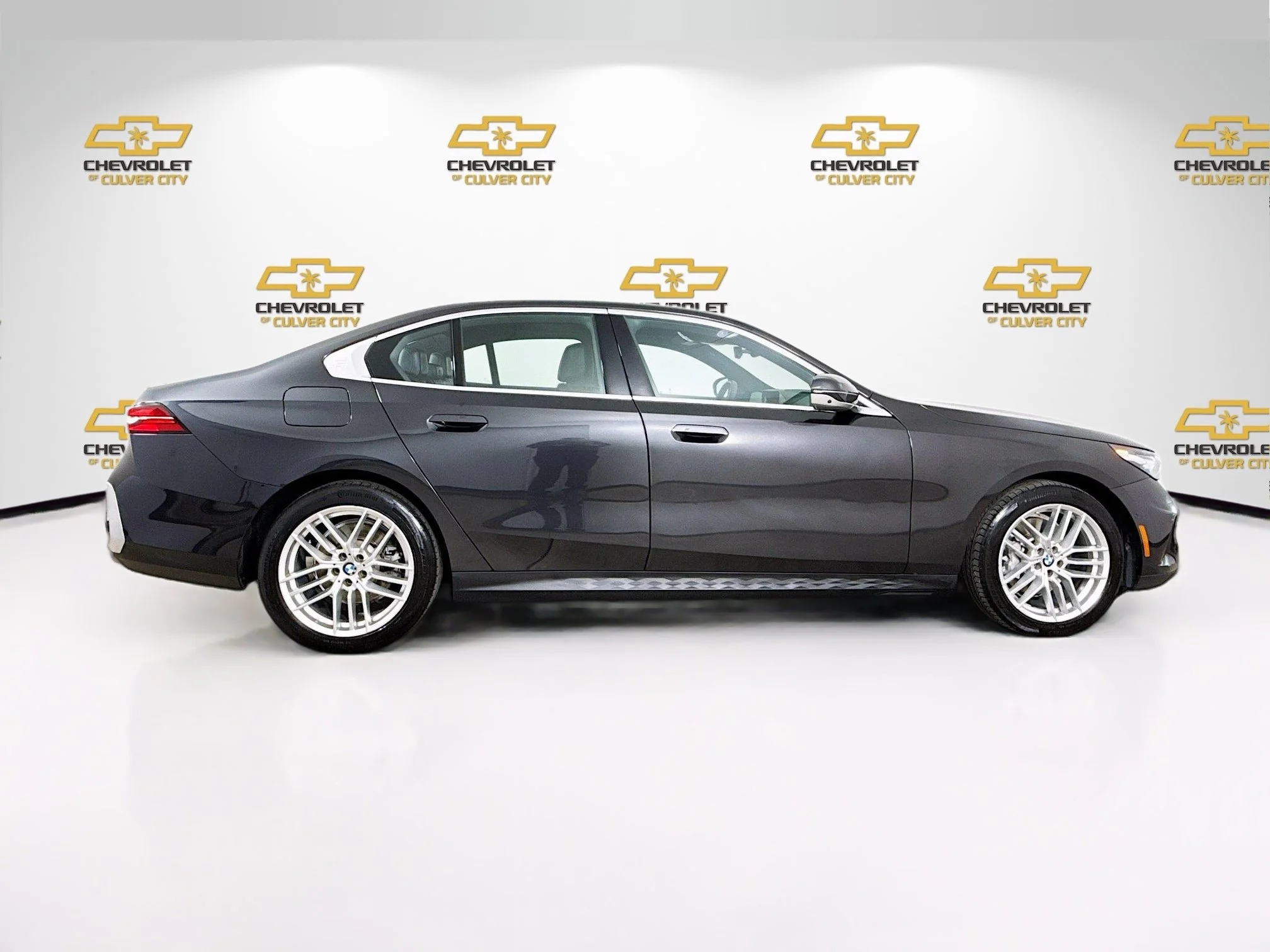 Used 2024 Gray BMW 530i image 7