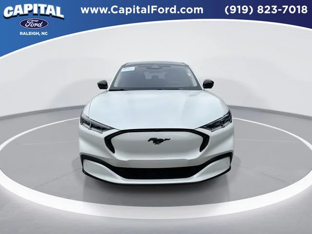 Used 2023 White Ford Premium image 3