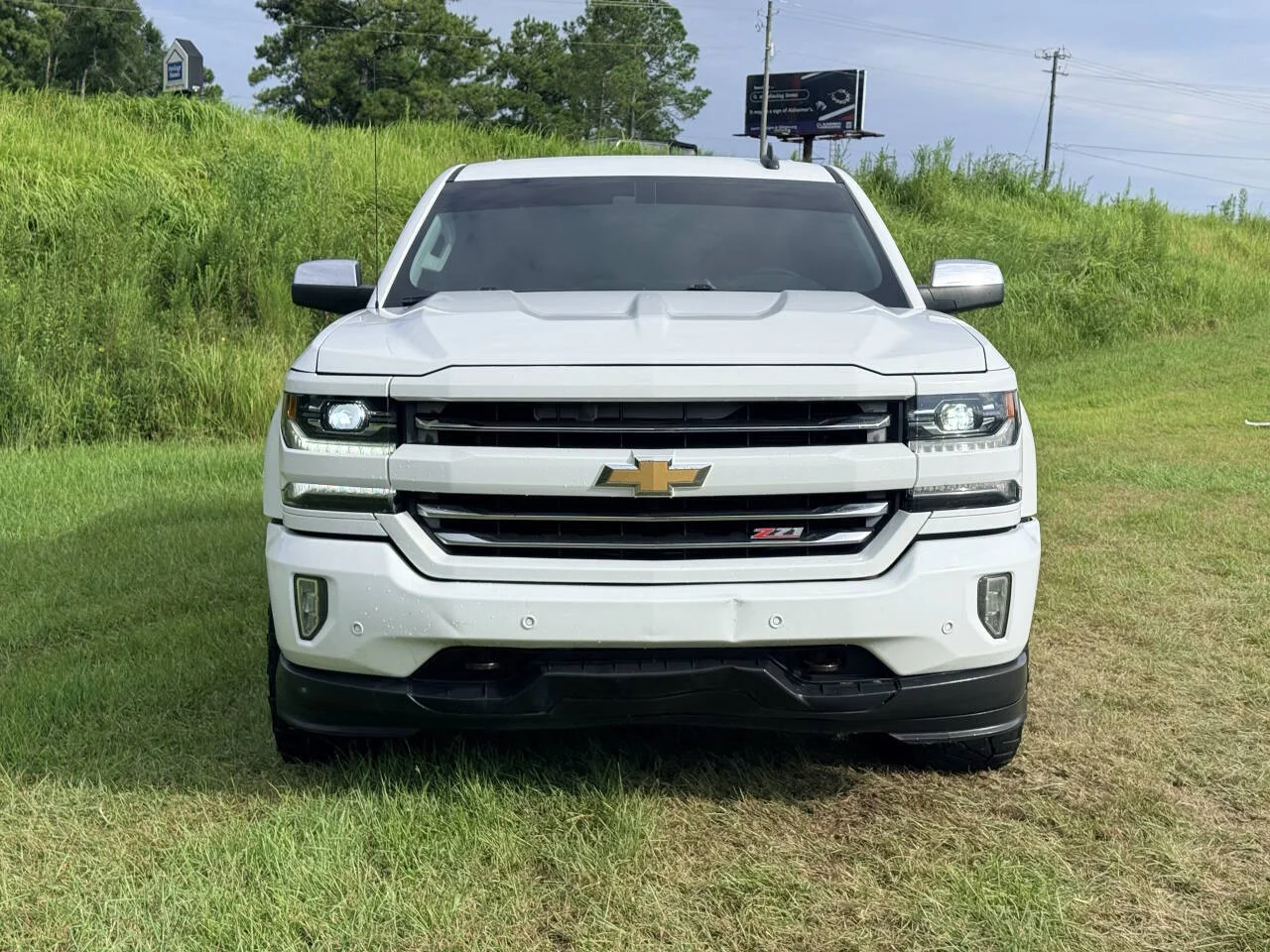 Used 2017 White Chevrolet LTZ Z71 4x4 4dr Crew Cab 5.8 ft. SB image 8
