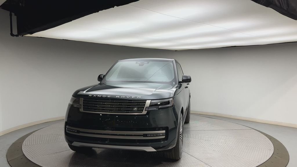 New 2026 Belgravia Green Metallic Land Rover SE image 7