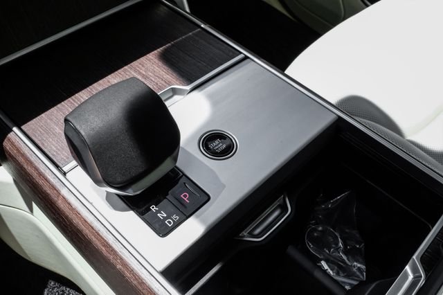 New 2026  Land Rover SE image 32
