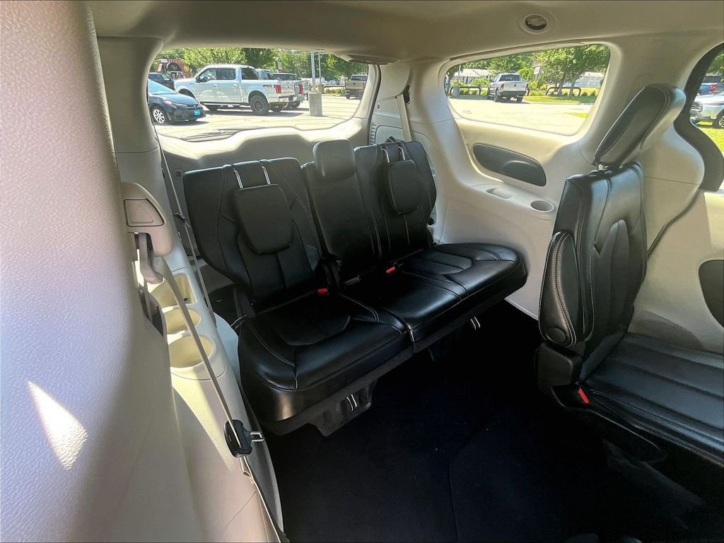 Used 2024 Black Chrysler Touring L image 17