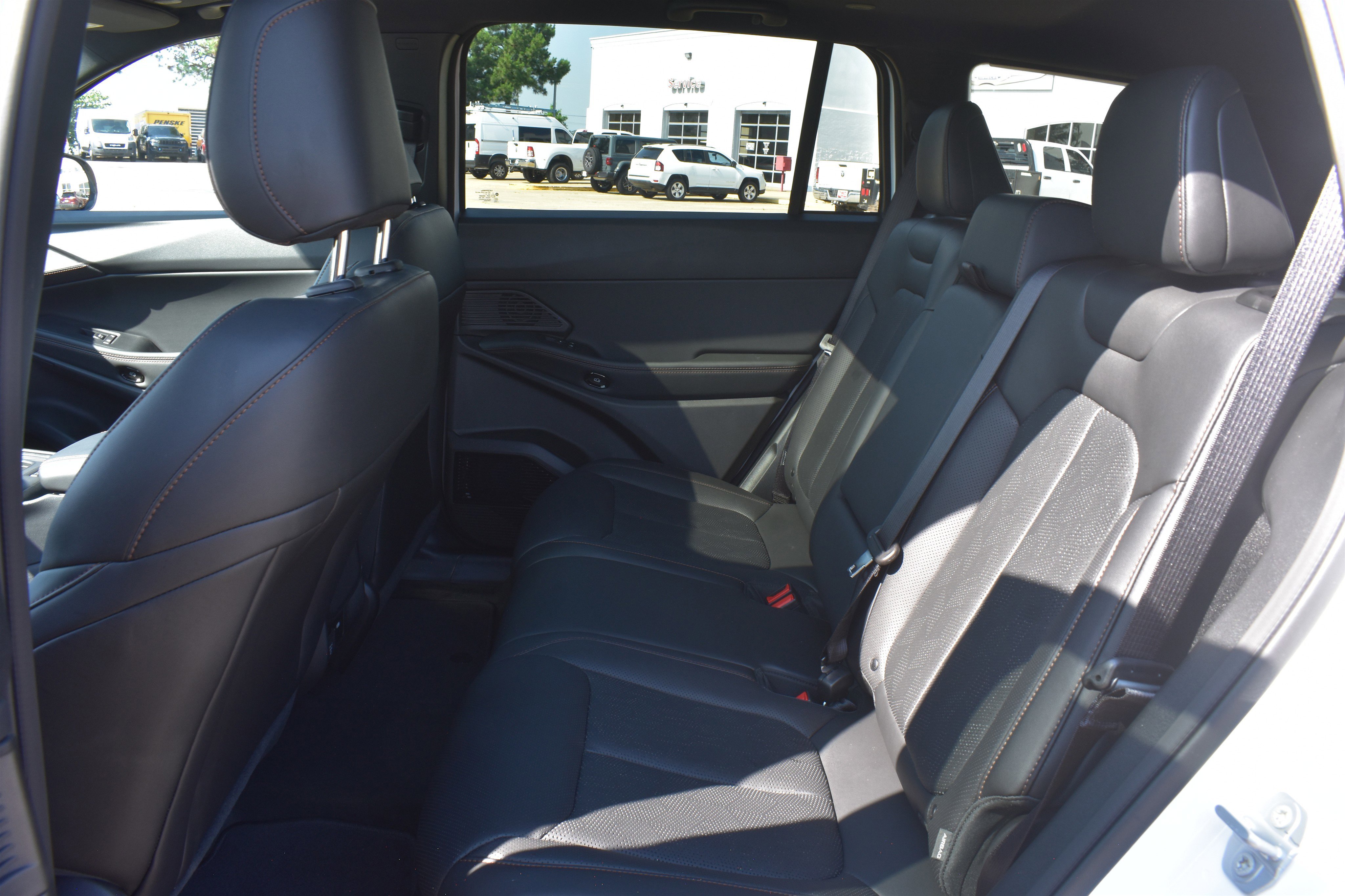 New 2026 Bright White Clear-Coat Exterior Paint Jeep Overland image 16