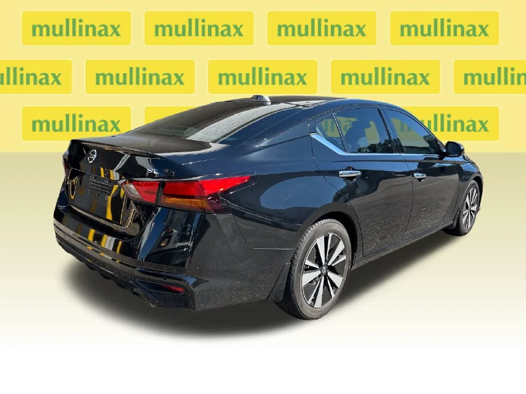 Used 2020 Black Nissan 2.5 SL image 2