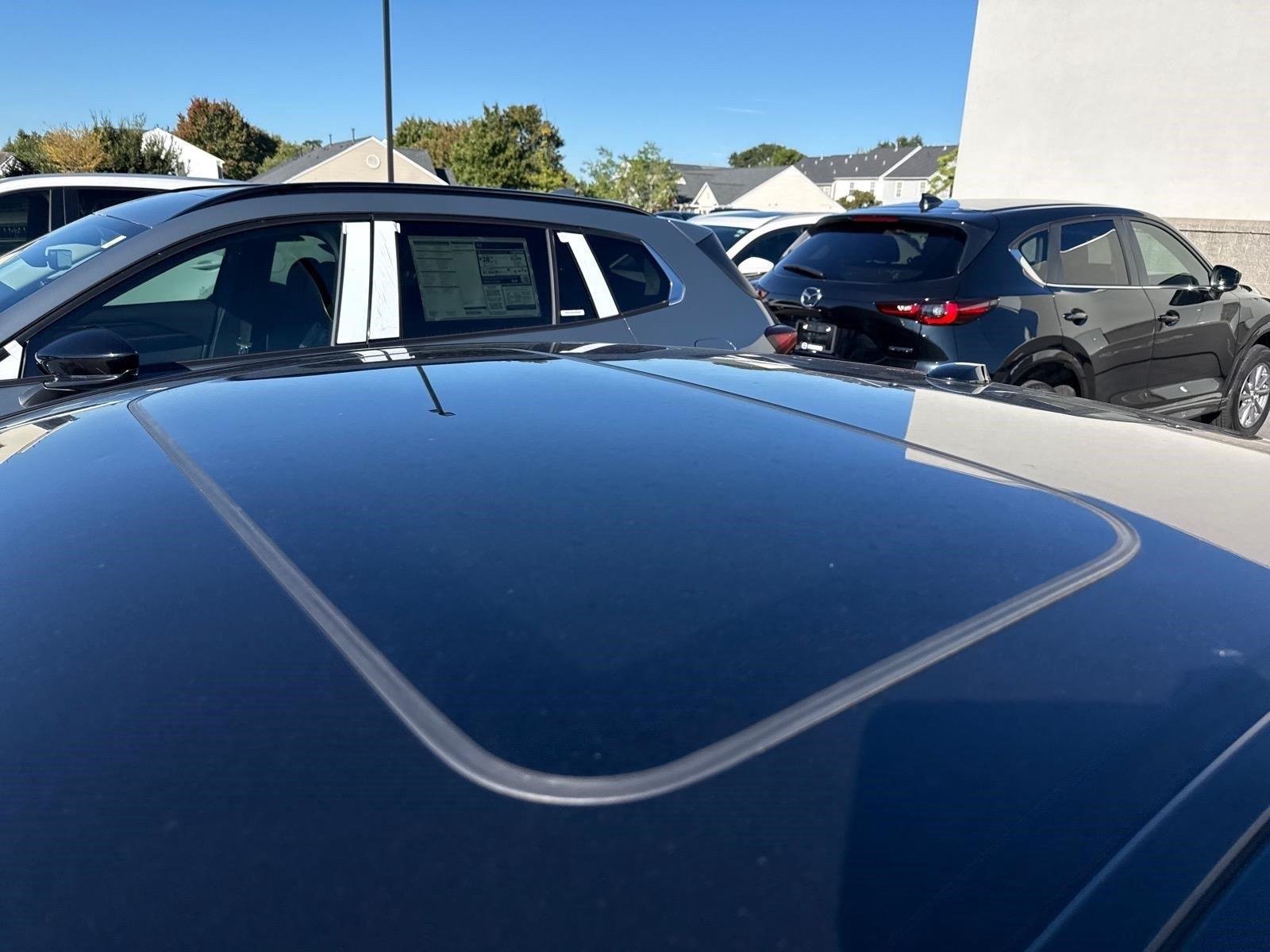 Used 2017 Crystal Black Pearl Honda Touring image 3